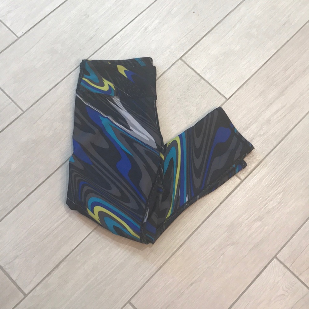 Fabletics Capri workout pant